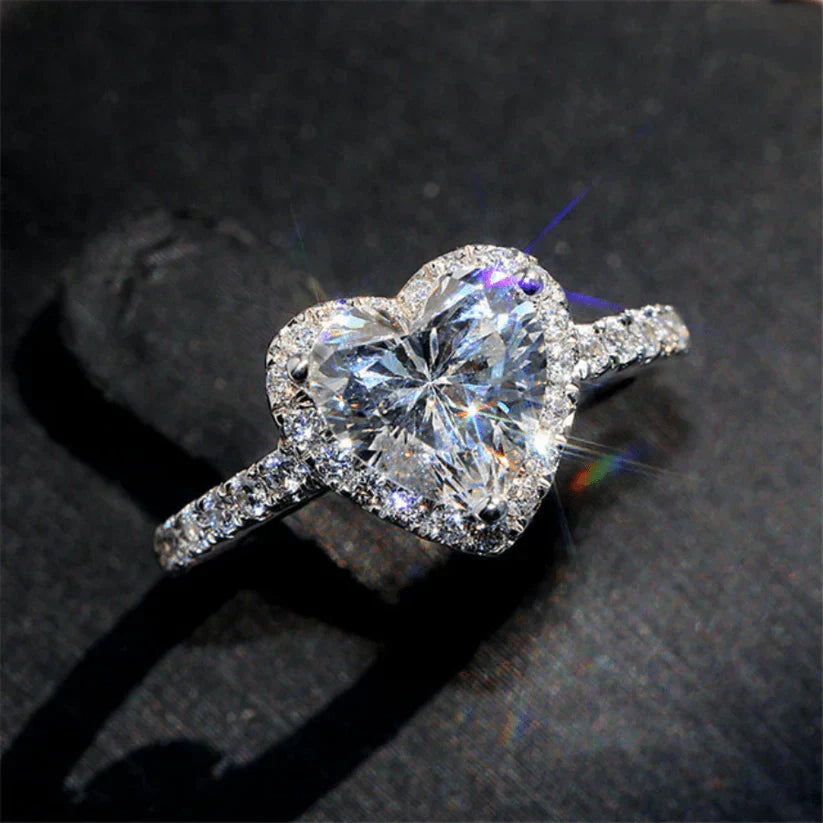 Coralia Amouré Ring | White Gold
